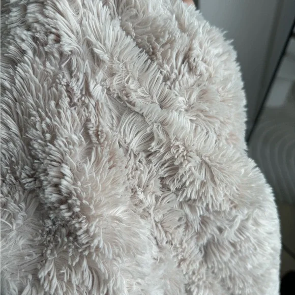 Furry cream / beige jacket - Picture 6 of 7